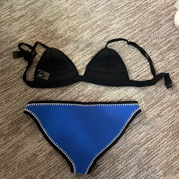 Triangl Bathing suit - Picture 2 of 3